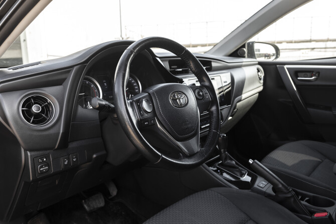 Toyota Corolla XI (E160 E170 E180) Рестайлинг 1 с пробегом 2016 года, цена 1 686 000 рублей, 77800 км, седан, Автокод Объявления