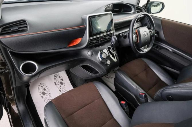 Toyota Sienta II Рестайлинг с пробегом 2020 года, цена 1 599 000 рублей, 54260 км, компактвэн, Автокод Объявления