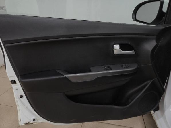 Kia Rio III Рестайлинг с пробегом 2016 года, цена 695 000 рублей, 277699 км, седан, Автокод Объявления