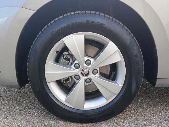 Skoda Octavia IV (A8) с пробегом 2021 года, цена 2 450 000 рублей, 53643 км, лифтбек, Автокод Объявления