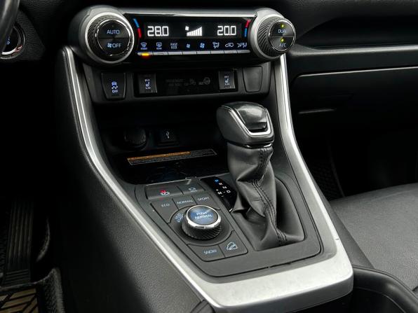 Toyota RAV4 V (XA50) с пробегом 2022 года, цена 2 798 400 рублей, 210928 км, внедорожник, Автокод Объявления