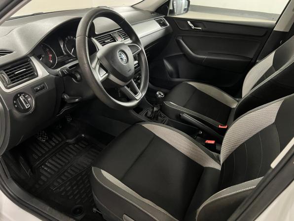 Skoda Rapid I с пробегом 2017 года, цена 970 000 рублей, 151000 км, лифтбек, Автокод Объявления