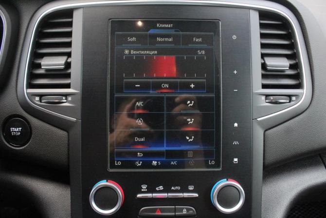 Renault Megane IV с пробегом 2016 года, цена 1 120 000 рублей, 298083 км, универсал, Автокод Объявления