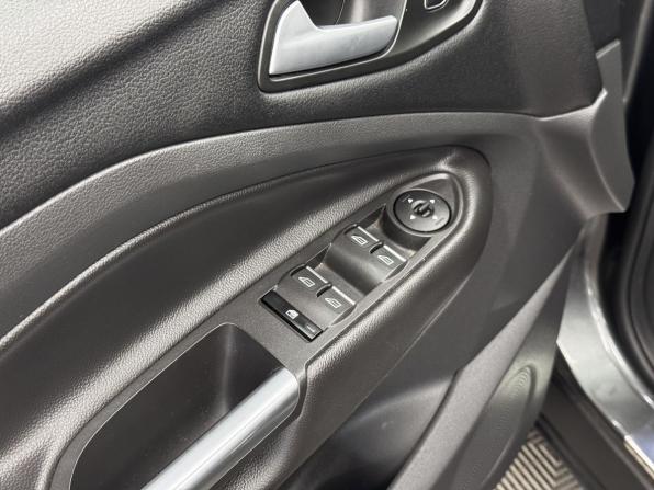 Ford Kuga II Рестайлинг с пробегом 2018 года, цена 1 820 000 рублей, 94632 км, внедорожник, Автокод Объявления