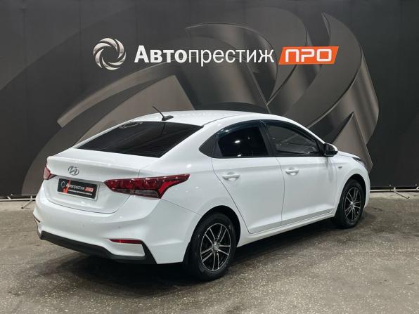Hyundai Solaris II с пробегом 2017 года, цена 1 180 000 рублей, 120708 км, седан, Автокод Объявления