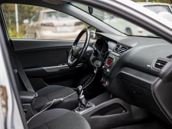 Kia Rio III Рестайлинг с пробегом 2015 года, цена 944 000 рублей, 127288 км, седан, Автокод Объявления