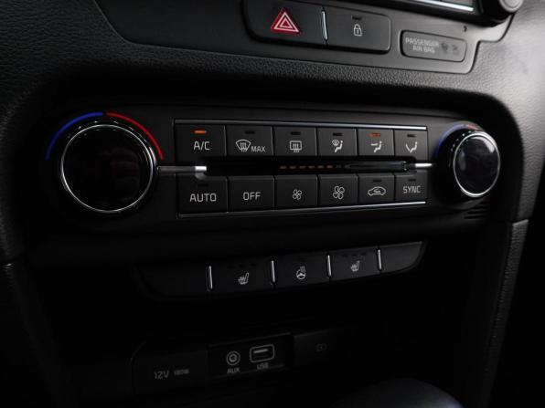 Kia Ceed III с пробегом 2019 года, цена 1 596 070 рублей, 104397 км, универсал, Автокод Объявления