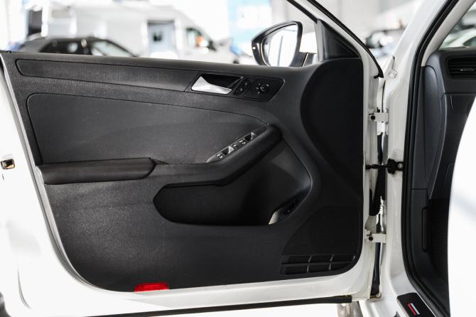 Volkswagen Jetta VI Рестайлинг с пробегом 2014 года, цена 1 300 000 рублей, 132000 км, седан, Автокод Объявления