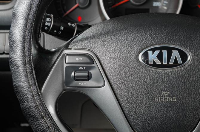 Kia Rio III Рестайлинг с пробегом 2016 года, цена 1 069 000 рублей, 171000 км, седан, Автокод Объявления