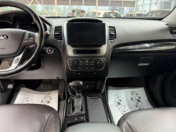 Kia Sorento II Рестайлинг с пробегом 2018 года, цена 1 850 000 рублей, 218433 км, внедорожник, Автокод Объявления