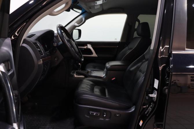 Toyota Land Cruiser 200 Series Рестайлинг 2 с пробегом 2019 года, цена 6 300 000 рублей, 171420 км, внедорожник, Автокод Объявления