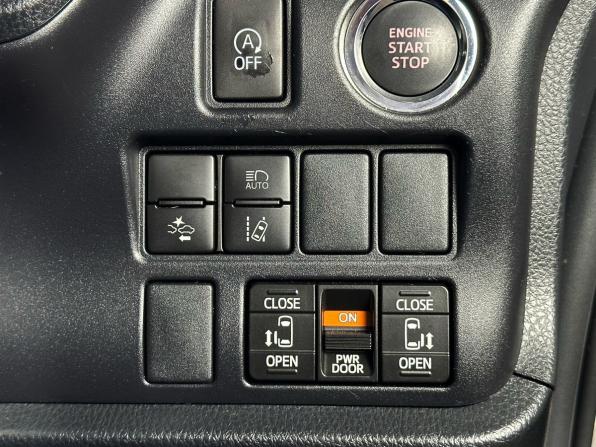 Toyota Noah III (R80) Рестайлинг с пробегом 2019 года, цена 2 799 000 рублей, 48005 км, минивэн, Автокод Объявления