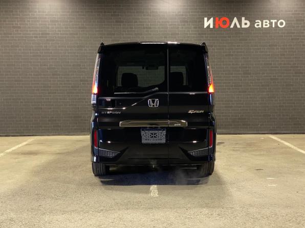 Honda Stepwgn V Рестайлинг с пробегом 2019 года, цена 2 370 000 рублей, 64550 км, минивэн, Автокод Объявления