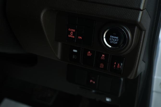 Toyota Roomy I Рестайлинг с пробегом 2021 года, цена 1 299 000 рублей, 96000 км, микровэн, Автокод Объявления