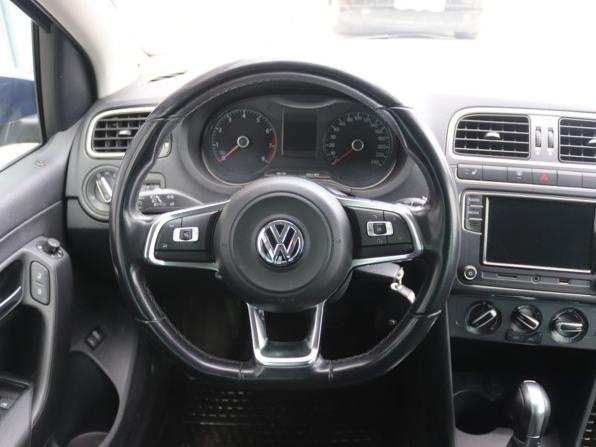 Volkswagen Polo V Рестайлинг с пробегом 2019 года, цена 1 419 000 рублей, 57000 км, седан, Автокод Объявления