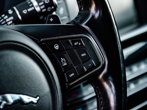 Jaguar F-Pace I с пробегом 2017 года, цена 2 220 000 рублей, 189687 км, внедорожник, Автокод Объявления