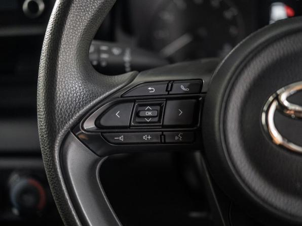Toyota Yaris IV с пробегом 2021 года, цена 1 130 000 рублей, 88305 км, хэтчбек, Автокод Объявления