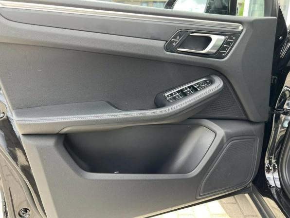 Porsche Macan I Рестайлинг 2 с пробегом 2022 года, цена 7 590 000 рублей, 20828 км, внедорожник, Автокод Объявления