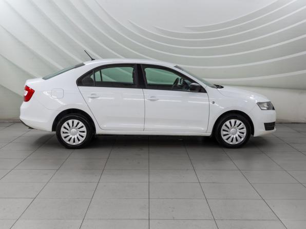 Skoda Rapid I с пробегом 2016 года, цена 998 000 рублей, 120494 км, лифтбек, Автокод Объявления