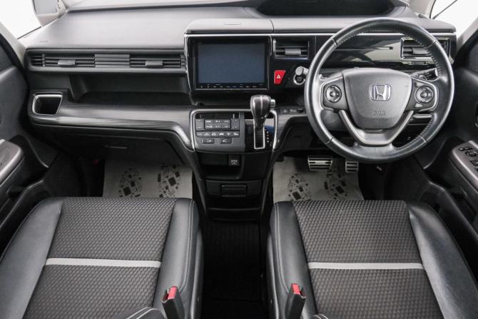 Honda Stepwgn V с пробегом 2016 года, цена 1 999 000 рублей, 89400 км, минивэн, Автокод Объявления