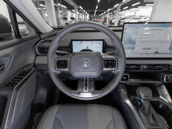 Toyota RAV4 VI (XA60) с пробегом 2026 года, цена 4 250 000 рублей, 30 км, внедорожник, Автокод Объявления