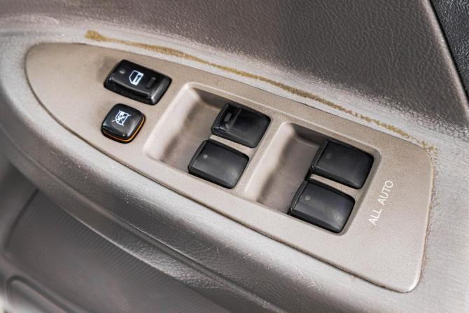 Toyota Noah I (R60) с пробегом 2000 года, цена 1 049 000 рублей, 328000 км, минивэн, Автокод Объявления