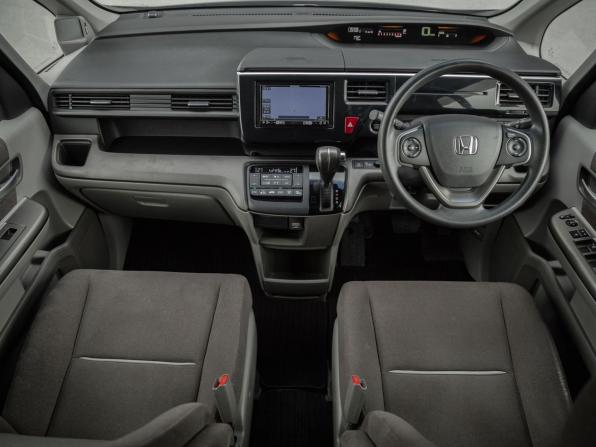 Honda Stepwgn V с пробегом 2015 года, цена 2 035 000 рублей, 80000 км, минивэн, Автокод Объявления