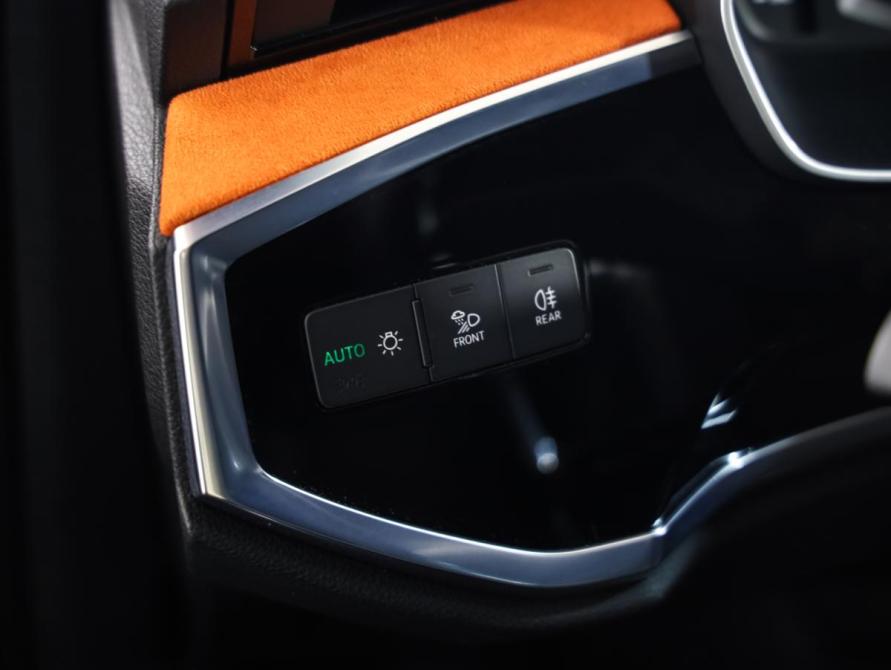 Audi Q3 II (F3) Санкт-Петербург  - изображение 27
