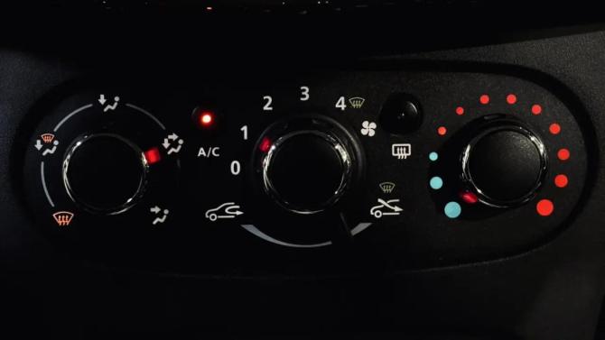 Renault Logan II Рестайлинг с пробегом 2021 года, цена 1 370 000 рублей, 42272 км, седан, Автокод Объявления