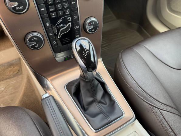 Volvo V40 Cross Country I с пробегом 2015 года, цена 1 300 000 рублей, 177000 км, хэтчбек, Автокод Объявления