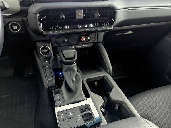 Toyota Land Cruiser Prado 250 Series с пробегом 2024 года, цена 9 530 000 рублей, 27770 км, внедорожник, Автокод Объявления
