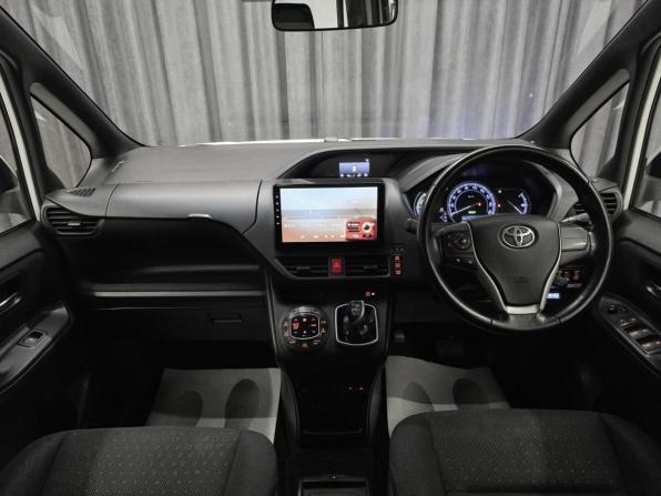 Toyota Voxy III (R80) с пробегом 2014 года, цена 1 545 000 рублей, 190000 км, минивэн, Автокод Объявления