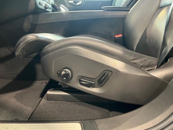 Volvo XC60 II Рестайлинг с пробегом 2021 года, цена 4 955 900 рублей, 63719 км, внедорожник, Автокод Объявления