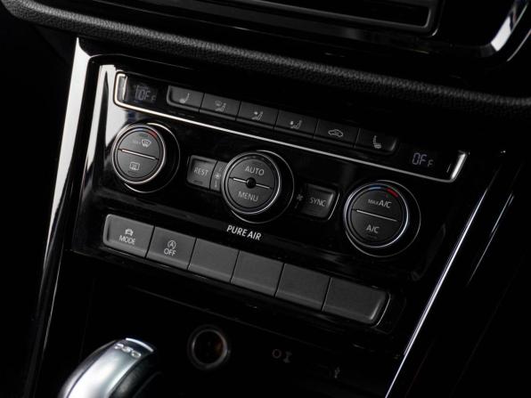 Volkswagen Touran II с пробегом 2015 года, цена 1 399 000 рублей, 111791 км, компактвэн, Автокод Объявления
