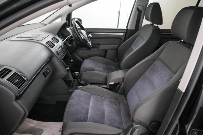 Volkswagen Touran I Рестайлинг 2 с пробегом 2012 года, цена 1 099 000 рублей, 67100 км, компактвэн, Автокод Объявления