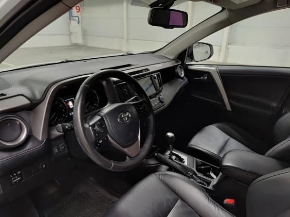 Toyota RAV4 IV (XA40) Рестайлинг с пробегом 2018 года, цена 2 050 000 рублей, 263359 км, внедорожник, Автокод Объявления