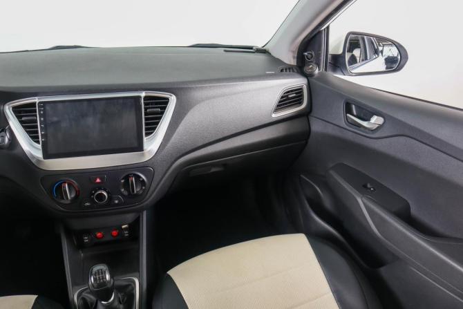 Hyundai Solaris II с пробегом 2018 года, цена 939 000 рублей, 217931 км, седан, Автокод Объявления
