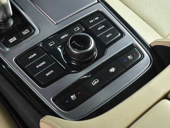 Hyundai Equus II Рестайлинг с пробегом 2016 года, цена 1 564 997 рублей, 125245 км, седан, Автокод Объявления