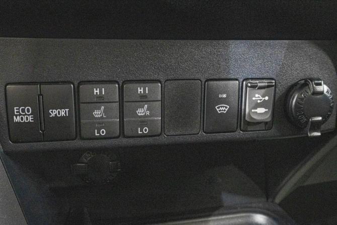 Toyota RAV4 IV (XA40) Рестайлинг с пробегом 2016 года, цена 2 499 000 рублей, 189700 км, внедорожник, Автокод Объявления