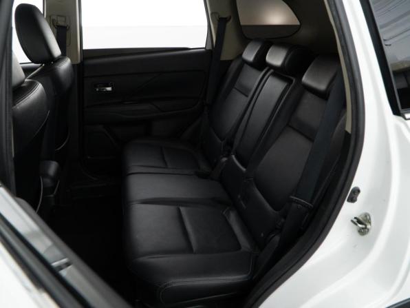 Mitsubishi Outlander III Рестайлинг 2 с пробегом 2017 года, цена 2 299 050 рублей, 243640 км, внедорожник, Автокод Объявления