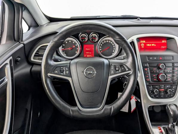 Opel Astra J Рестайлинг с пробегом 2013 года, цена 1 200 000 рублей, 53125 км, хэтчбек, Автокод Объявления