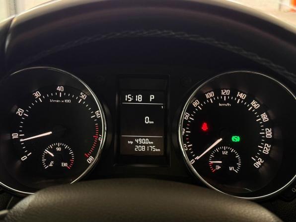 Skoda Yeti I Рестайлинг с пробегом 2014 года, цена 917 000 рублей, 208175 км, внедорожник, Автокод Объявления