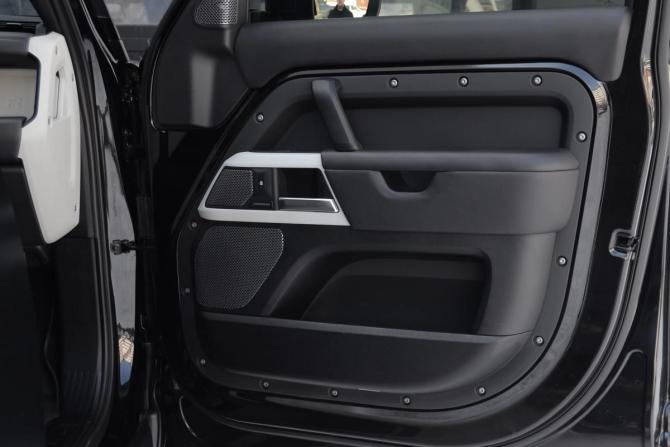 Land Rover Defender II с пробегом 2021 года, цена 6 990 000 рублей, 96700 км, внедорожник, Автокод Объявления