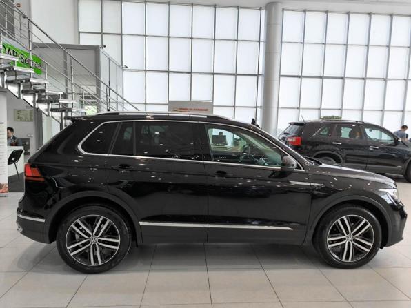 Volkswagen Tiguan II Рестайлинг с пробегом 2021 года, цена 3 700 000 рублей, 69650 км, внедорожник, Автокод Объявления