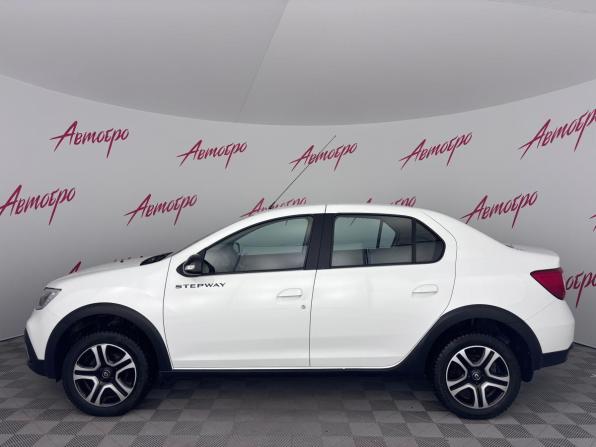Renault Logan II Рестайлинг с пробегом 2022 года, цена 1 390 000 рублей, 43555 км, седан, Автокод Объявления