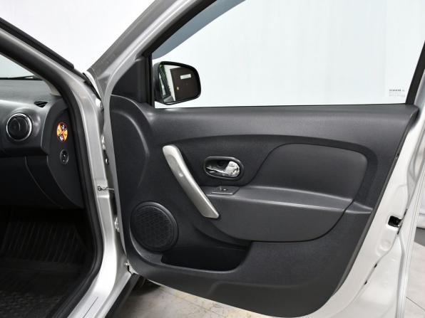 Renault Logan II Рестайлинг с пробегом 2019 года, цена 867 000 рублей, 147000 км, седан, Автокод Объявления