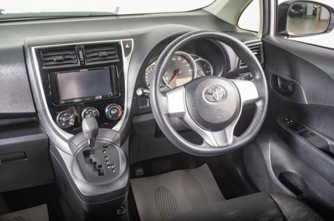 Toyota Ractis II с пробегом 2015 года, цена 989 000 рублей, 127008 км, хэтчбек, Автокод Объявления