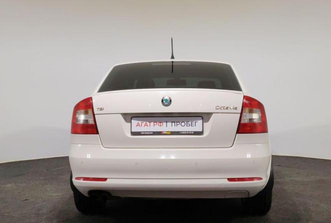 Skoda Octavia II (A5) Рестайлинг с пробегом 2013 года, цена 980 000 рублей, 207974 км, лифтбек, Автокод Объявления