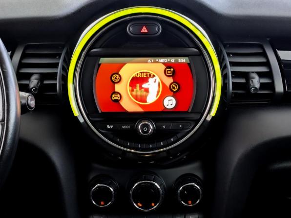 Mini Hatch III (F55/F56) Рестайлинг с пробегом 2021 года, цена 2 290 000 рублей, 54969 км, хэтчбек, Автокод Объявления