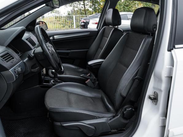 Opel Astra H Рестайлинг с пробегом 2010 года, цена 670 000 рублей, 204839 км, седан, Автокод Объявления